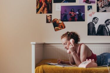 Aranżacja pokoju dla nastolatka – jak stworzyć przestrzeń, w której młody człowiek poczuje się sobą?