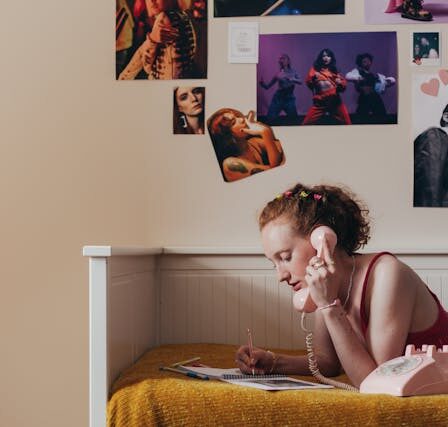 Aranżacja pokoju dla nastolatka – jak stworzyć przestrzeń, w której młody człowiek poczuje się sobą?