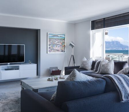 Aranżacja salonu – jak stworzyć przestrzeń do relaksu i spotkań